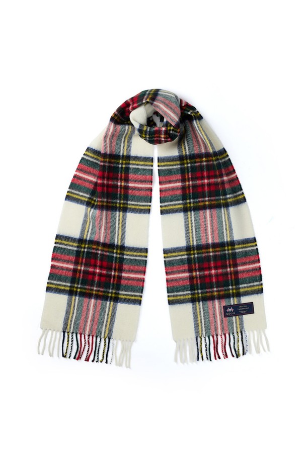 메리노울 머플러 25cm - 드레스 스튜어트는 부드러운 촉감과 따뜻함을 선사하는 겨울철 필수 아이템입니다. 100% 메리노 램스울 소재로 제작되어 뛰어난 보온성과 흡습, 통기 기능을 제공하며, 정전기 방지 기능과 방수 기능으로 실용성을 더했습니다. 클래식한 체크 패턴과 프린지 디자인이 돋보이며, 두꺼운 두께감으로 포근함을 느낄 수 있습니다. 겨울 데일리룩, 산책룩, 카페룩 등 다양한 스타일에 매치하여 클래식하고 미니멀한 무드를 연출해보세요. 화이트, 레드, 그린 3가지 색상으로 만나볼 수 있습니다.
