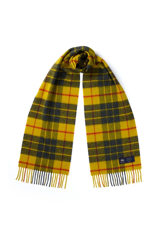 메리노울 머플러 25cm - 맥클리오드는 부드러운 촉감과 클래식한 스타일을 자랑하는 머플러입니다. 가을, 겨울 시즌에 어울리는 얇은 두께의 머플러로, 일상, 산책, 모임 등 다양한 TPO에 활용 가능합니다. 최대 7가지 색상을 혼합하는 밀란지 기법으로 제작되어 은은한 멀티컬러 체크 패턴이 돋보입니다. 15~25마이크론의 메리노울 소재로 제작되어 보온, 흡습, 통기, 향균, 소취 기능을 갖췄으며, 보풀이 적고 형태 변형이 적어 오래도록 사용할 수 있습니다. 울마크 인증을 받은 메리노울 머플러로, 클래식, 미니멀, 캐주얼 스타일을 즐기는 분들에게 추천합니다.
