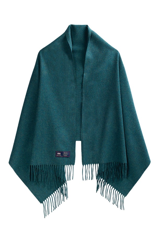 메리노울 숄 70cm - 틸은 겨울철 따뜻함과 스타일을 동시에 잡을 수 있는 클래식한 숄 머플러입니다. 부드러운 메리노울 소재로 제작되어 뛰어난 보온성은 물론, 통기성, 흡습, 항균, 방취 기능까지 갖춰 쾌적하게 착용할 수 있습니다. 틸 컬러에 밀란지 패턴이 더해져 어떤 룩에도 잘 어울리며, 특히 겨울 데일리룩과 모임룩에 활용하기 좋습니다. 울마크 인증 원사를 사용하여 품질을 높였으며, 15~25 마이크론의 섬유 굵기로 부드러운 촉감을 선사합니다. 프린지 디자인이 돋보이며, 형태 유지력이 우수하고 보풀 발생이 적어 오랫동안 변함없이 사용할 수 있습니다.
