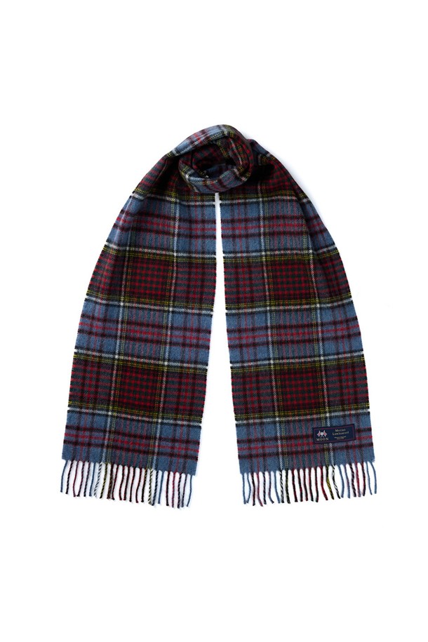 앤더슨 메리노울 머플러 25cm는 100% 메리노 램스울 소재로 제작되어 캐시미어처럼 부드러운 촉감을 자랑합니다. 최대 7가지 색상의 원사를 사용하여 은은하면서도 세련된 체크 패턴을 표현했으며, 자연 항균 및 탈취 기능으로 쾌적하게 착용할 수 있습니다. 가을, 겨울철 데일리룩, 산책룩, 모임룩에 클래식하고 미니멀한 스타일을 더해줄 아이템입니다. 형태 유지력이 우수하며, 보온, 통기성, 흡습 기능으로 실용성까지 갖춘 머플러입니다.
