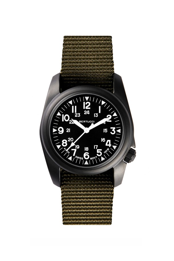 A-2S 빈티지 필드워치 11510은 클래식, 미니멀, 캐주얼 스타일을 즐기는 분들을 위한 시계입니다. 데이트룩, 카페룩, 쇼핑룩 등 다양한 TPO에 매치하여 세련된 분위기를 연출할 수 있습니다. 빈티지한 디자인과 심플한 디자인의 조화는 어떤 스타일에도 자연스럽게 어울립니다. 시계의 크기, 소재, 특징 등 자세한 정보는 상품 상세 페이지에서 확인하실 수 있습니다. 지금 바로 A-2S 빈티지 필드워치 11510으로 당신의 스타일을 완성해 보세요.
