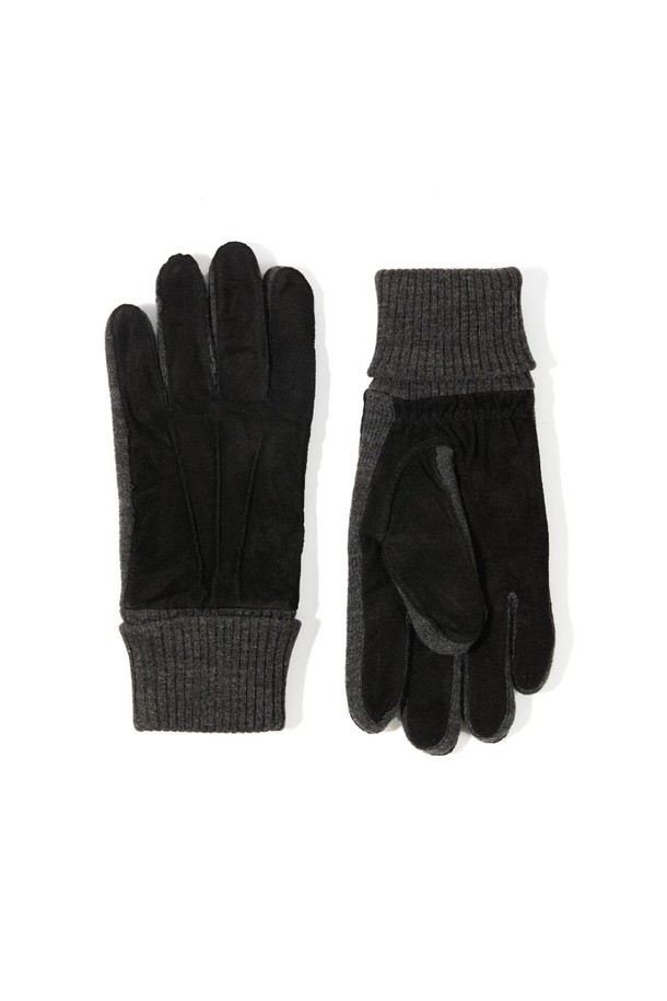 켄들 남성 스웨이드 장갑 - 블랙은 가을과 겨울철, 출근룩에 잘 어울리는 남성용 장갑입니다. 부드러운 촉감의 블랙 스웨이드 소재로 제작되어 고급스러운 느낌을 주며, 보온성을 높여줍니다. 심플한 무지 디자인에 손목 리브 디테일을 더해 클래식, 미니멀, 캐주얼 스타일 모두 소화 가능합니다. 두꺼운 두께감으로 추운 날씨에도 따뜻하게 손을 보호해주는 실용적인 아이템입니다.
