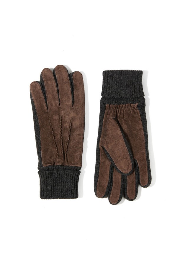 켄들 남성 스웨이드 장갑 - 브라운은 가을과 겨울철, 일상에서 착용하기 좋은 남성용 장갑입니다. 부드러운 스웨이드 소재와 보온성이 뛰어난 니트 소재를 사용하여 따뜻하고 편안한 착용감을 제공합니다. 손목 부분은 니트 디테일로 마감되어 디자인의 포인트를 더했으며, 클래식, 미니멀, 캐주얼 스타일 모두에 잘 어울립니다. 두꺼운 두께감으로 추운 날씨에도 따뜻하게 손을 보호해 줍니다. 무지 디자인의 브라운 컬러는 어떤 옷차림에도 매치하기 용이합니다.
