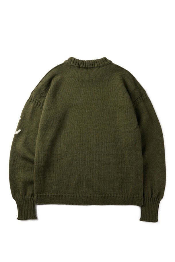 "아미" 크루넥 홀가먼트 스웨터는 울 소재로 제작되어 부드러운 촉감을 선사하며, 가을과 겨울에 따뜻하게 착용할 수 있습니다. 베이직하고 미니멀한 스타일로, 출근룩과 모임룩에 모두 잘 어울리는 활용도 높은 아이템입니다. 레귤러 핏에 라운드넥 디자인, 긴 소매 기장으로 편안한 착용감을 제공합니다. 카키와 올리브 두 가지 색상으로 출시되어, 다양한 스타일에 매치하기 용이하며, 로고 디테일로 포인트를 더했습니다. 두꺼운 두께감으로 보온성을 높였으며, 클래식, 미니멀, 캐주얼 등 폭넓은 스타일을 소화할 수 있습니다.
