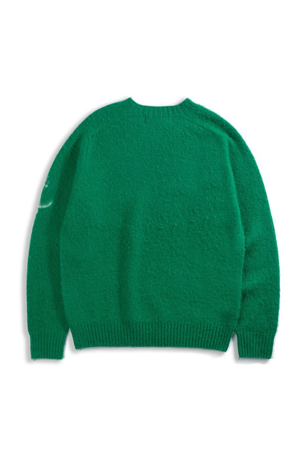 셔틀랜드울 쉐기독 홀가먼트 스웨터 - 포레스트 그린은 겨울 데일리룩과 클래식, 미니멀 스타일을 위한 완벽한 선택입니다. 부드러운 촉감의 셔틀랜드 울 소재로 제작되어 보온성과 방풍 기능을 제공하며, 두꺼운 두께감으로 추운 날씨에도 따뜻하게 착용할 수 있습니다. 브러싱 처리된 울 텍스처와 공기층 형성은 뛰어난 보온성을 선사하고, 빈티지한 감성을 더합니다. 홀가먼트 구조(무봉제 니팅)로 제작되어 편안한 착용감을 자랑하며, 레귤러핏 라운드넥 디자인으로 어떤 스타일에도 잘 어울립니다. 포레스트 그린 컬러는 깊이 있는 분위기를 자아내며, 클래식한 스타일을 더욱 돋보이게 합니다.
