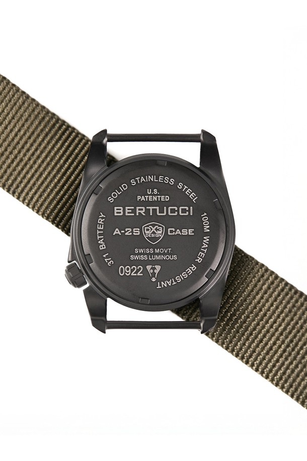 A-2S 빈티지 필드워치 11510은 클래식, 미니멀, 캐주얼 스타일을 즐기는 분들을 위한 시계입니다. 데이트룩, 카페룩, 쇼핑룩 등 다양한 TPO에 매치하여 세련된 분위기를 연출할 수 있습니다. 빈티지한 디자인과 심플한 디자인의 조화는 어떤 스타일에도 자연스럽게 어울립니다. 시계의 크기, 소재, 특징 등 자세한 정보는 상품 상세 페이지에서 확인하실 수 있습니다. 지금 바로 A-2S 빈티지 필드워치 11510으로 당신의 스타일을 완성해 보세요.
