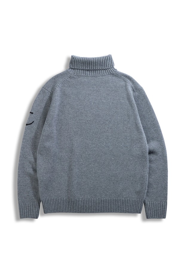 슈퍼 파인 메리노울 터틀넥 스웨터는 부드러운 촉감의 메리노울 소재로 제작되어 가을, 겨울철 따뜻하고 편안하게 착용할 수 있습니다. 베이직하고 미니멀한 스타일로, 어떤 옷에도 잘 어울리는 활용도 높은 아이템입니다. 레귤러 핏에 긴 소매 기장으로 제작되었으며, 톤 다운된 그레이 컬러가 세련된 느낌을 더합니다. 터틀넥 디자인으로 목을 따뜻하게 감싸주며, 앵커 자수 디테일이 은은한 포인트를 선사합니다. 일상복으로 활용하기 좋으며, 클래식하면서도 미니멀한 스타일을 연출하기에 적합합니다.
