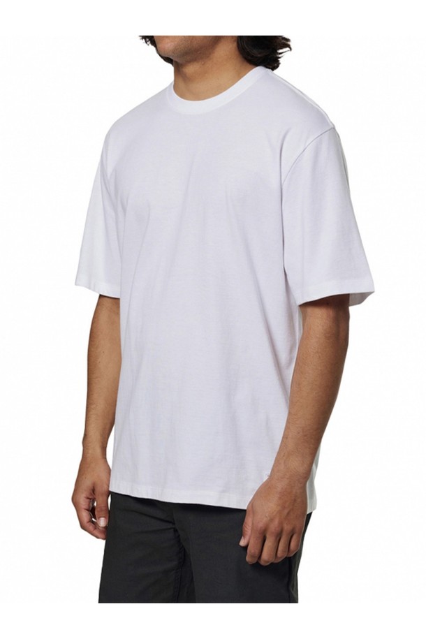 부드러운 촉감의 오가닉 코튼 100% 소재로 제작된 남녀 공용 박스핏 헤리티지 반팔 티셔츠입니다. 화이트 컬러의 무지 디자인으로, 베이직하고 캐주얼한 스타일을 연출하며 봄, 여름철 일상복으로 적합합니다. 라운드넥 디자인에 오버핏으로 편안하게 착용 가능합니다.
