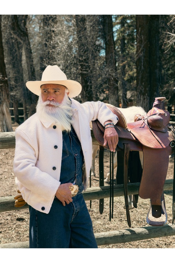 비셔스 빅 팔찌 - 파티나그린X네이비X실버는 미니멀하고 캐주얼한 스타일의 공용 팔찌입니다. 파티나그린, 네이비, 실버 컬러 조합으로, 해양 스포츠와 일상생활에서 착용하기 좋습니다. 스테인리스 스틸과 플랫 로프 소재로 제작되어 내구성이 뛰어나며, 염분, 녹, 변색에 강한 기능성을 갖췄습니다. D자 클 디자인으로 섬세하게 제작되었으며, S, SM, M, ML 사이즈로 제공됩니다. 가볍고, 손바느질과 매듭법으로 완성되어 단독 또는 레이어드하여 착용할 수 있습니다.
