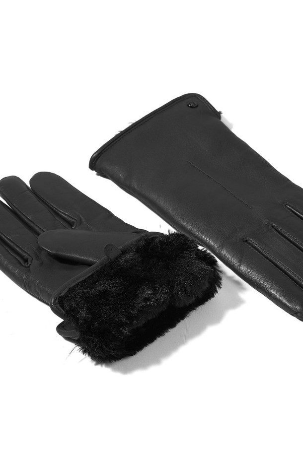 마리아 터치스크린 여성 가죽 장갑 - 블랙은 겨울철 여성의 손을 따뜻하게 보호해주는 필수 아이템입니다. 부드러운 가죽 소재로 제작되어 편안한 착용감을 선사하며, 일상생활에서 활용하기 좋습니다. 클래식하고 미니멀한 디자인으로 출근룩에 세련됨을 더할 수 있습니다. 특히, 터치스크린 기능이 탑재되어 장갑을 착용한 채로 스마트폰 사용이 가능합니다. 무지 디자인의 블랙 컬러로 어떤 의상에도 무난하게 매치할 수 있습니다.
