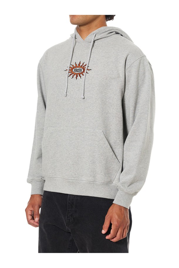 헤이즈 EMB 후드티 - 헤더 그레이는 캐주얼과 스트리트 스타일을 모두 아우르는 공용 후드티입니다. 부드러운 면 소재로 제작되어 편안한 착용감을 제공하며, 봄, 가을, 겨울 세 계절에 걸쳐 활용 가능합니다. 레귤러핏으로 디자인되어 어떤 체형에도 잘 어울리며, 캥거루 포켓과 자수 디테일이 돋보입니다. 헤더 그레이 컬러는 다양한 하의와 매치하기 용이하며, 일상 속에서 개성 있는 스타일을 연출할 수 있습니다.
