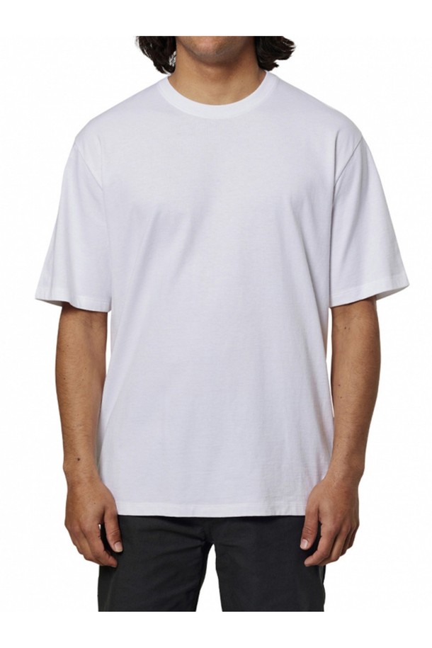 부드러운 촉감의 오가닉 코튼 100% 소재로 제작된 남녀 공용 박스핏 헤리티지 반팔 티셔츠입니다. 화이트 컬러의 무지 디자인으로, 베이직하고 캐주얼한 스타일을 연출하며 봄, 여름철 일상복으로 적합합니다. 라운드넥 디자인에 오버핏으로 편안하게 착용 가능합니다.
