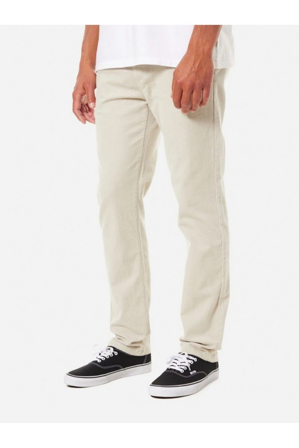 부드러운 아이보리 컬러의 파이프라인 코듀로이 팬츠는 가을, 겨울 시즌에 따뜻하고 편안하게 착용하기 좋습니다. 슬림 스트레이트 핏에 드로우스트링 허리 밴드로 편안함을 더했으며, 히든 포켓 라이닝과 바이어스 테이프 마감으로 디테일을 살렸습니다. 면과 스판덱스 혼방 소재에 골지 패턴이 더해진 두꺼운 코듀로이 원단으로 제작되어 캐주얼하면서도 베이직한 남성 스타일을 완성합니다.
