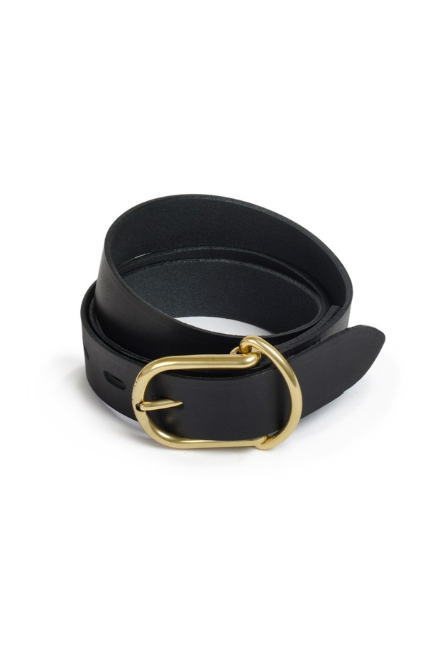 망셰트 벨트 30mm - 누아르 블랙은 남녀 공용으로 착용 가능한 클래식하고 미니멀한 디자인의 벨트입니다. 베지터블 풀그레인 소가죽 소재로 제작되어 부드러운 촉감과 두꺼운 두께감을 자랑하며, 버클형 잠금 방식으로 사이즈 조절이 용이합니다. 블랙 컬러에 무지 패턴으로 어떤 스타일에도 잘 어울리며, 황동 하드웨어와 수작업, 장인 사인이 더해져 고급스러움을 더합니다. 일상생활에서 폭넓게 활용할 수 있는, 소장 가치를 높이는 벨트입니다.
