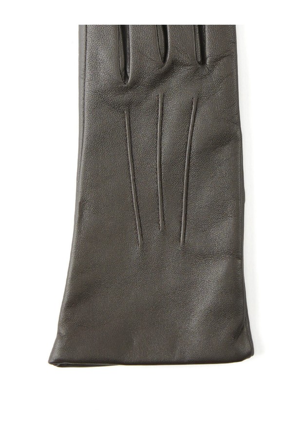 메이지 터치스크린 여성 가죽장갑 - 모카는 가을과 겨울, 출근룩에 잘 어울리는 여성용 장갑입니다. 부드러운 촉감의 가죽 소재로 제작되었으며, 미니멀하고 클래식한 디자인을 자랑합니다. 얇은 두께감으로 편안한 착용감을 선사하며, 모카 컬러가 세련된 분위기를 더합니다. 특히 터치스크린 기능이 있어 스마트 기기 사용이 편리합니다. 일상생활에서 스타일과 실용성을 동시에 만족시키는 아이템입니다.
