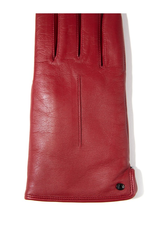 마리아 터치스크린 여성 가죽장갑 - 베리는 클래식하고 미니멀한 스타일을 추구하는 여성분들을 위한 겨울철 필수 아이템입니다. 부드러운 가죽 소재로 제작되어 뛰어난 착용감을 선사하며, 베리 컬러로 세련된 분위기를 더합니다. 장갑 전체에 무지 디자인을 적용하여 어떤 스타일에도 잘 어울립니다. 터치스크린 기능을 탑재하여 추운 겨울에도 스마트 기기 사용이 편리합니다. 일상생활에서 따뜻함과 스타일을 동시에 잡을 수 있는 실용적인 장갑입니다.
