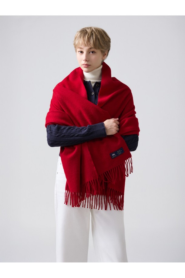 메리노울 숄 70cm - 스칼렛은 부드러운 촉감과 뛰어난 보온성을 자랑하는 숄/머플러입니다. 멜란지 기법으로 은은한 색감 변화를 주었으며, 플라워 패턴이 클래식하고 엘레강스한 분위기를 연출합니다. 울마크 인증을 받은 메리노울 소재로 제작되어 형태 유지력이 우수하며, 가을, 겨울철 데일리룩, 나들이룩, 모임룩에 모두 잘 어울립니다. 70cm 폭으로 다양한 스타일링이 가능하며, 프린지 디자인으로 포인트를 더했습니다. 
