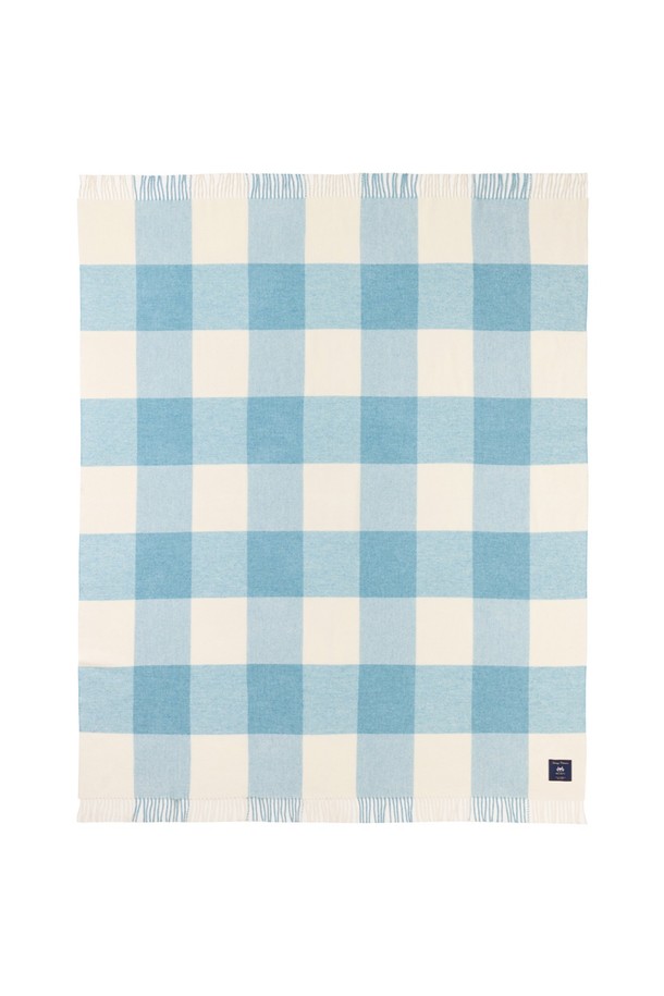 메리노 울 블랭킷 - 파스텔 블락 아쿠아는 부드러운 촉감과 두꺼운 두께로 가을, 겨울철 실내에서 포근함을 더해주는 블랭킷입니다. 고급스러운 텍스처의 메리노 울 소재에 아쿠아와 파스텔 컬러의 조화로운 블록 패턴 디자인이 돋보입니다. 울마크 인증을 받은 제품으로, 보온, 방수, 흡습 기능은 물론, 자연 방오 기능과 뛰어난 형태 유지력, 우수한 내구성을 자랑합니다. 집콕룩, 겨울 데일리룩에 클래식하면서도 미니멀한 분위기를 더해보세요.
