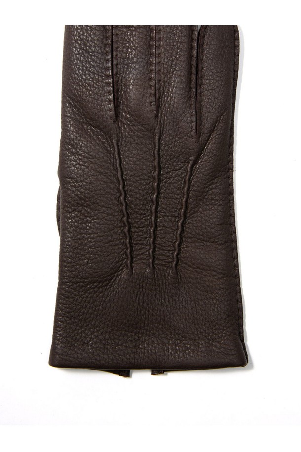 캠브리지 사슴가죽 장갑 - 바크는 부드러운 촉감의 사슴가죽과 가죽 소재로 제작되어 가을, 겨울철 보온성을 제공하는 장갑입니다. 클래식하고 미니멀한 스타일의 무지 디자인에 바크 또는 브라운 컬러를 선택할 수 있으며, 스티치 디테일이 돋보입니다. 캠브리지 시리즈로 출시되어 일상에서 편안하게 착용하기 좋습니다. 남녀 공용으로 사용할 수 있는 실용적인 겨울 필수템입니다.
