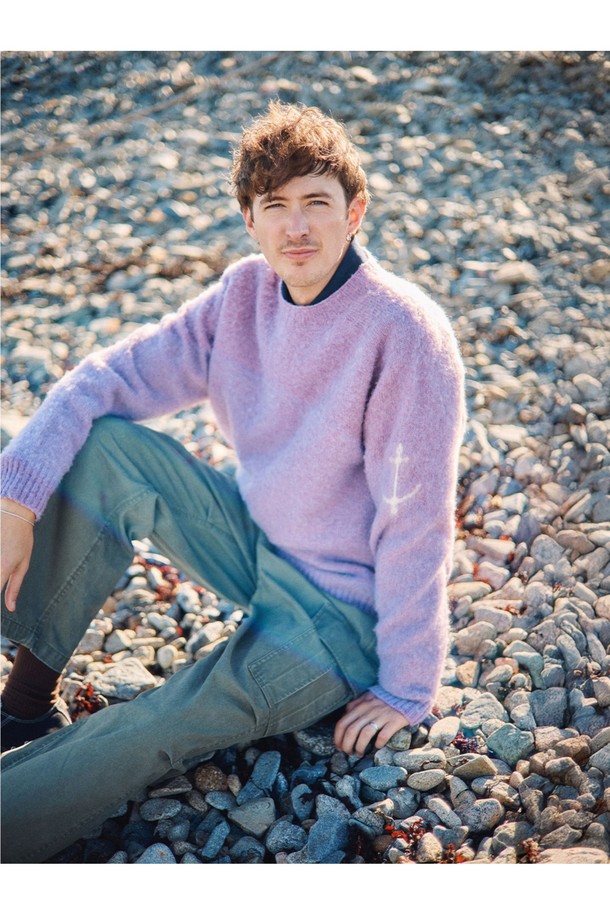 워시드 브리티쉬 아미 필드 팬츠 - 올리브는 남성용 필드 팬츠로, 캐주얼 및 밀리터리 스타일을 연출하기 좋습니다. 봄, 가을에 적합한 긴 기장의 면 소재 바지이며, 워싱 가공 처리되어 부드러운 촉감을 선사합니다. 레귤러핏으로 편안하게 착용 가능하며, 데일리룩과 캠핑룩에 활용하기 좋습니다. 넉넉한 수납을 위한 카고 포켓 디테일이 특징입니다.
