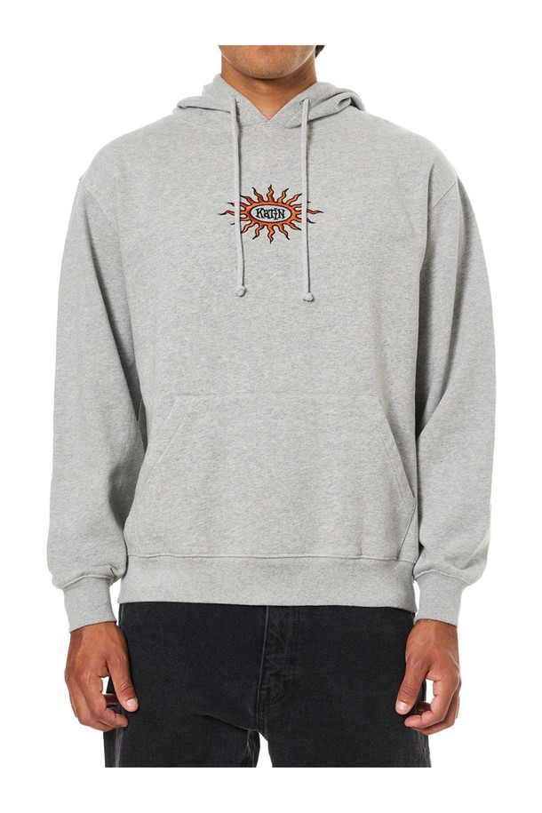 헤이즈 EMB 후드티 - 헤더 그레이는 캐주얼과 스트리트 스타일을 모두 아우르는 공용 후드티입니다. 부드러운 면 소재로 제작되어 편안한 착용감을 제공하며, 봄, 가을, 겨울 세 계절에 걸쳐 활용 가능합니다. 레귤러핏으로 디자인되어 어떤 체형에도 잘 어울리며, 캥거루 포켓과 자수 디테일이 돋보입니다. 헤더 그레이 컬러는 다양한 하의와 매치하기 용이하며, 일상 속에서 개성 있는 스타일을 연출할 수 있습니다.
