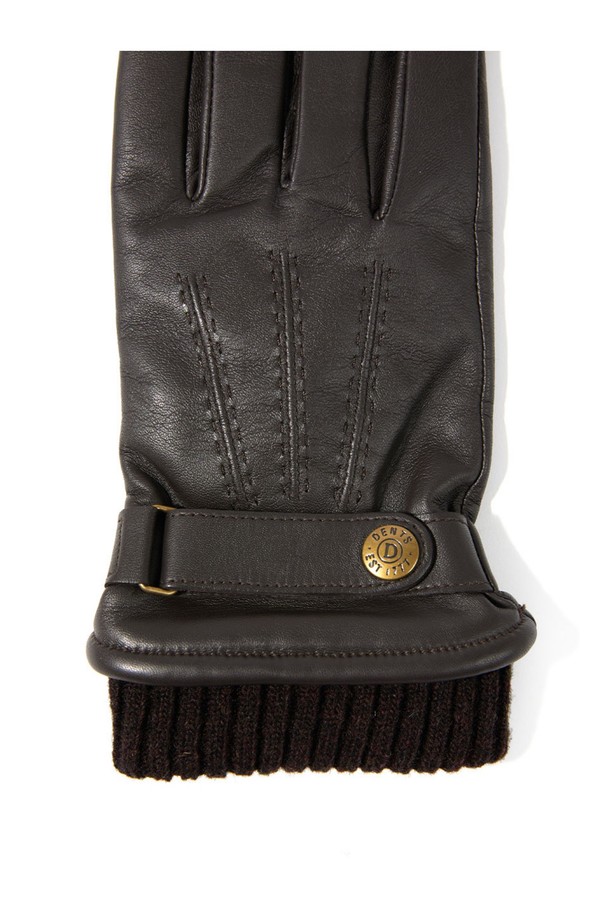 헨리 터치스크린 남성 가죽 장갑 - 브라운은 겨울철 따뜻함과 스타일을 모두 갖춘 남성용 장갑입니다. 부드러운 가죽 소재로 제작되어 고급스러운 착용감을 선사하며, 손목 부분은 니트 커프스로 마감되어 보온성을 높였습니다. 터치스크린 기능을 지원하여 장갑을 착용한 채로 스마트 기기를 편리하게 사용할 수 있습니다. 클래식, 미니멀, 캐주얼 스타일 모두 소화 가능한 디자인으로, 일상복에 포인트를 더해줍니다. 헨리 스타일의 세련된 디자인과 브라운 컬러가 어우러져 어떤 옷차림에도 잘 어울립니다.
