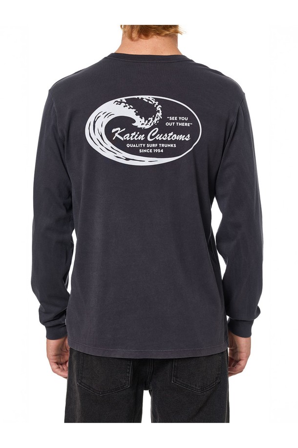 타이달 긴팔 티셔츠 - 폴라 네이비는 부드러운 오가닉 코튼 소재로 제작되어 편안한 착용감을 선사합니다. 힙을 덮는 롱 기장과 루즈핏으로 체형 커버에 효과적이며, 서퍼 또는 스트리트 스타일을 연출하기 좋습니다. 네이비 컬러의 폴라 디자인과 긴소매는 세련된 분위기를 더하고, 래시가드 위에 레이어드하여 휴가룩이나 여행룩을 완성할 수 있습니다. 로고 또는 프린트 패턴으로 포인트를 준 미니멀하면서도 캐주얼한 스타일의 긴팔 티셔츠입니다.
