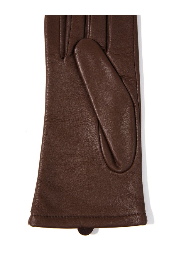 지니 여성 가죽 장갑 - 체스트넛은 가을, 겨울철에 따뜻하게 손을 보호해주는 여성용 장갑입니다. 부드러운 촉감의 가죽 소재로 제작되어 편안한 착용감을 선사하며, 손목 밴딩 디테일로 활동성을 더했습니다. 클래식하고 미니멀한 디자인으로, 출근룩에 세련된 포인트를 더할 수 있습니다. 체스트넛 컬러는 어떤 스타일에도 잘 어울려 데일리 아이템으로 활용하기 좋습니다. 일상생활에서 보온성과 스타일을 모두 만족시키는 가죽 장갑입니다.
