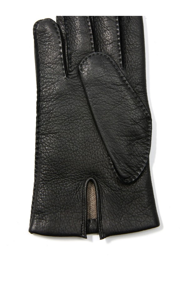 캠브리지 사슴가죽 장갑 - 블랙은 부드러운 촉감과 고급스러운 사슴가죽 소재로 제작되어 가을과 겨울철 보온성을 높여주는 장갑입니다. 클래식하고 미니멀한 스타일의 무지 디자인에 스티치 디테일이 더해져 세련된 느낌을 선사합니다. 두꺼운 두께감으로 추운 날씨에도 따뜻하게 손을 보호해 주며, 일상생활에서 폭넓게 활용할 수 있습니다. 블랙 컬러는 어떤 의상에도 잘 어울려 데일리 아이템으로 손색없습니다.
