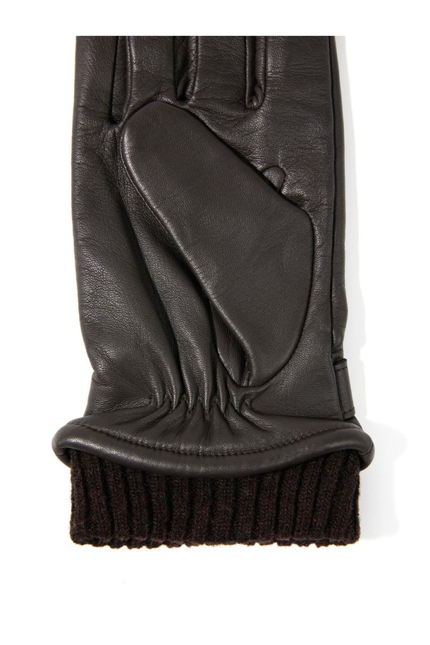 헨리 터치스크린 남성 가죽 장갑 - 브라운은 겨울철 따뜻함과 스타일을 모두 갖춘 남성용 장갑입니다. 부드러운 가죽 소재로 제작되어 고급스러운 착용감을 선사하며, 손목 부분은 니트 커프스로 마감되어 보온성을 높였습니다. 터치스크린 기능을 지원하여 장갑을 착용한 채로 스마트 기기를 편리하게 사용할 수 있습니다. 클래식, 미니멀, 캐주얼 스타일 모두 소화 가능한 디자인으로, 일상복에 포인트를 더해줍니다. 헨리 스타일의 세련된 디자인과 브라운 컬러가 어우러져 어떤 옷차림에도 잘 어울립니다.
