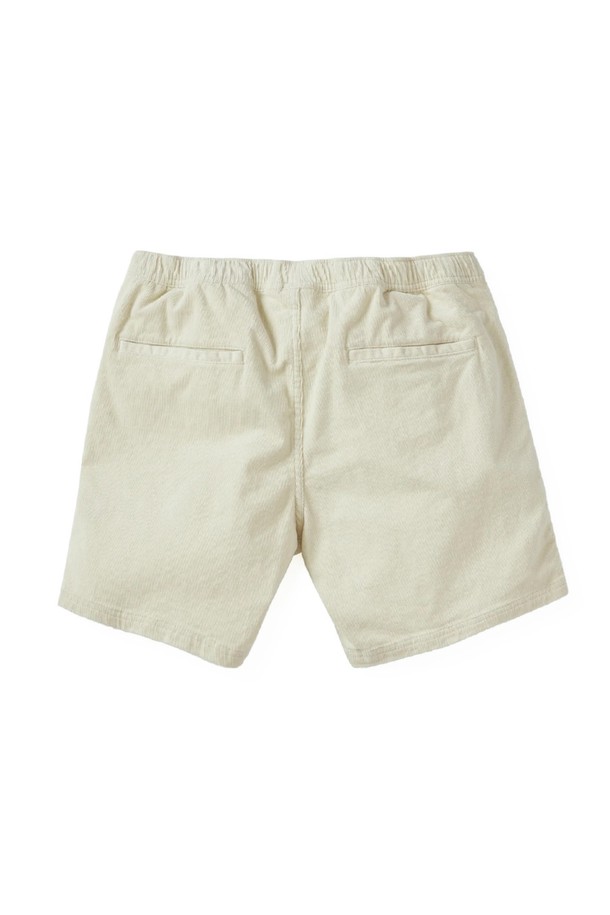 실버 버치 색상의 코듀로이 로컬 반바지는 남녀 모두 착용 가능한 캐주얼 & 클래식 스타일의 반바지입니다. 봄, 여름 시즌에 적합하며, 무릎 위 기장의 레귤러핏으로 편안한 컴포트핏을 제공합니다. 코듀로이, 면, 스판덱스 혼방 소재에 무지 패턴으로 제작되어 클래식한 텍스처와 밴딩 디테일이 특징입니다.
