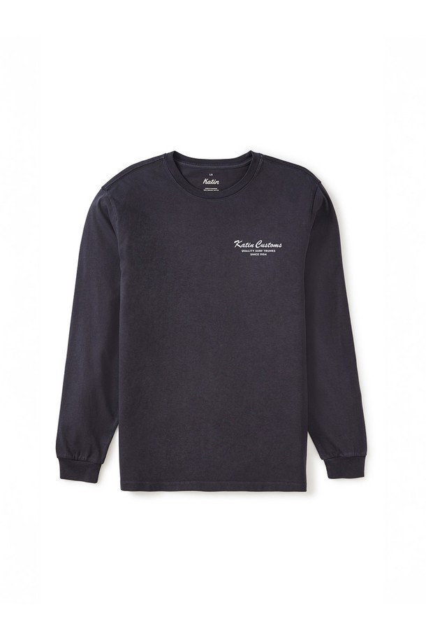 타이달 긴팔 티셔츠 - 폴라 네이비는 부드러운 오가닉 코튼 소재로 제작되어 편안한 착용감을 선사합니다. 힙을 덮는 롱 기장과 루즈핏으로 체형 커버에 효과적이며, 서퍼 또는 스트리트 스타일을 연출하기 좋습니다. 네이비 컬러의 폴라 디자인과 긴소매는 세련된 분위기를 더하고, 래시가드 위에 레이어드하여 휴가룩이나 여행룩을 완성할 수 있습니다. 로고 또는 프린트 패턴으로 포인트를 준 미니멀하면서도 캐주얼한 스타일의 긴팔 티셔츠입니다.
