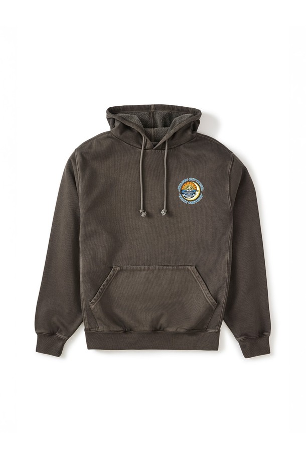 루나 후드티 - 리드는 캐주얼, 미니멀, 스트리트 스타일을 아우르는 릴랙스핏 후드티입니다. 힙을 덮는 롱 기장으로 편안한 착용감을 선사하며, 부드러운 면과 폴리에스테르 혼방 소재로 제작되어 사계절 내내 활용도가 높습니다. 빈티지 워싱 마감과 캘리포니아 감성의 그래픽/일러스트 패턴이 특징이며, 래쉬가드 위에 레이어드하여 서핑룩이나 여행룩, 휴가룩으로 연출할 수 있습니다. 긴 소매와 후드 디자인으로 실용성을 더했으며, 견고한 마감 처리로 퀄리티를 높였습니다. 데일리룩, 집콕룩으로도 손색없는 루나 후드티 - 리드를 만나보세요.
