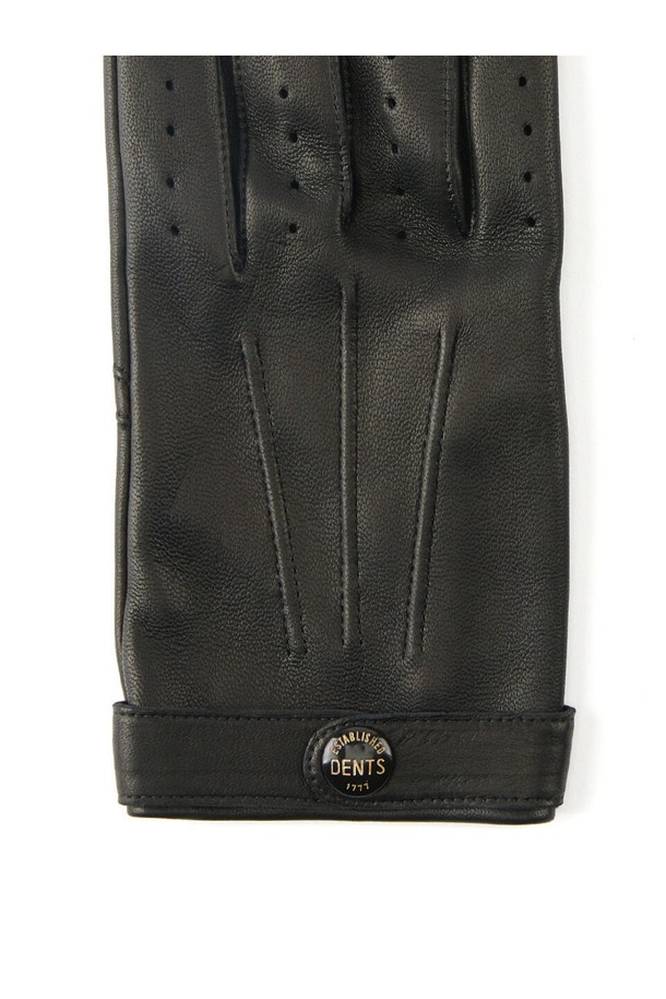 플레밍 드라이빙 장갑 - 블랙은 부드러운 헤어쉽 가죽과 가죽 소재로 제작된 남성용 장갑입니다. 사계절 착용 가능하며, 클래식, 미니멀, 시크 스타일을 연출하기에 좋습니다. 섬세한 클래식 3라인 핸드 스티칭과 손바닥 크로스 라인, 슬림핏 디자인으로 고급스러움을 더했습니다. 로고 엠보싱 스트랩과 하프 피케 스티칭, 인심 스티칭 디테일이 특징이며, 통기성과 그립감을 높여 운전 시 편안함을 제공합니다. 출근룩이나 비즈니스 캐주얼에 매치하여 세련된 스타일을 완성해보세요.
