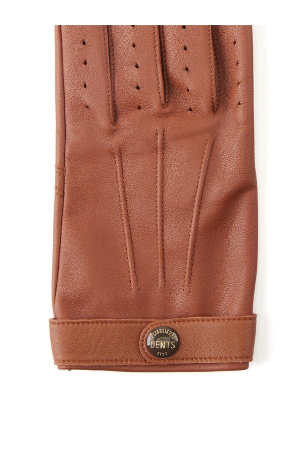 플레밍 드라이빙 장갑 - 하이웨이 탄은 남성용 소가죽 장갑입니다. 클래식, 미니멀, 캐주얼 스타일에 적합하며, 운전 및 일상생활에서 사용할 수 있습니다. 하이웨이 탄 컬러와 부드러운 촉감이 특징이며, 손등에는 통기구가, 손목에는 로고 스트랩이 디자인되어 있습니다. 얇은 두께로 뛰어난 그립감을 제공하며, 슬림핏 디자인과 가벼운 무게감으로 편안하게 착용할 수 있습니다. 삼선 스티치와 하프 피케 스티칭 디테일이 돋보이며 내구성이 강화되었습니다.
