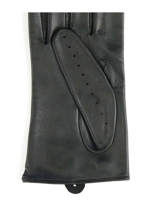 트럭스턴 여성 드라이빙 장갑 - 블랙은 부드러운 헤어쉽 가죽 소재로 제작되어 뛰어난 촉감과 내구성을 자랑합니다. 클래식하고 미니멀한 디자인으로, 운전 및 일상생활에서 모두 활용 가능합니다. 손목까지 오는 짧은 길이와 3-4면 조각 입체 봉제로 밀착 피트감을 선사하며, 통풍 구멍과 키홀 디테일이 세련됨을 더합니다. 습도 조절 및 그립감 향상 기능을 제공하여 쾌적하고 안정적인 착용감을 느낄 수 있습니다.
