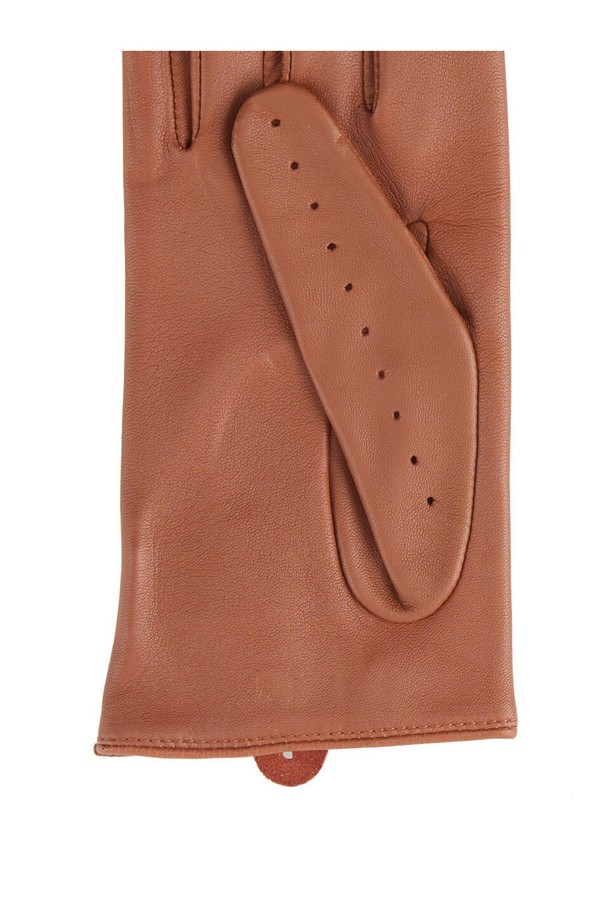 트럭스턴 여성 드라이빙 장갑 - 꼬냑은 부드러운 헤어쉽 가죽과 풀그레인 가죽을 사용하여 제작된 여성용 장갑입니다. 은은한 광택과 얇은 두께감, 손의 움직임을 고려한 입체적 설계가 특징이며, 밀착핏으로 편안한 착용감을 선사합니다. 통풍구멍과 하프 피겨 봉제 디테일은 클래식, 미니멀, 시크한 스타일을 연출하며, 봄, 가을, 겨울 계절에 드라이빙 또는 일상용으로 착용하기 좋습니다. 3-4면의 입체적 패턴 설계와 내구성이 강한 가죽으로 제작되어 오랫동안 사용할 수 있으며, 손목까지 오는 짧은 길이감으로 세련된 룩을 완성합니다.
