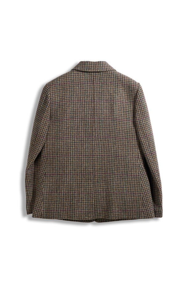 하운드투스 셔틀랜드 울 재킷 - 카키는 가을, 겨울 시즌에 완벽한 남성용 테일러드 재킷입니다. 클래식하고 베이직한 스타일로, 비즈니스 캐주얼, 출근룩, 겨울 데일리룩에 모두 잘 어울립니다. 부드러운 촉감의 두꺼운 울 소재로 제작되었으며, 하운드와 헤링본 패턴이 돋보입니다. 싱글 버튼 여밈 방식과 레귤러 핏으로 편안하게 착용 가능하며, 더블 웰트 이너포켓, 보강된 아웃포켓, 커프스 로고 엠보싱, 보강된 밑단 등의 특징을 갖추고 있습니다. 울마크 인증을 받은 고급스러운 셔틀랜드 울 재킷으로, 미니멀하고 캐주얼한 스타일을 연출해보세요.
