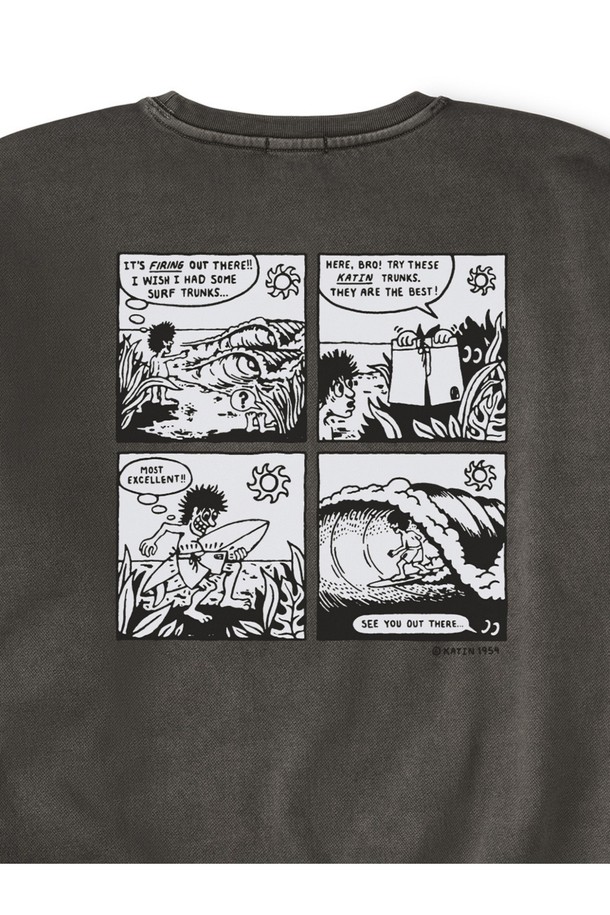 엑셀런트 크루넥 스웻셔츠 - 리드는 캘리포니아 서핑 감성을 담은, 빈티지 서핑 코믹 디자인의 스웻셔츠입니다. 부드러운 면과 폴리에스테르 혼방 소재로 제작되어 사계절 내내 착용 가능하며, 릴랙스 핏으로 편안한 착용감을 선사합니다. 힙을 덮는 레귤러 기장에 일반 티셔츠보다 2-3cm 더 긴 기장으로 트렌디함을 더했으며, 두꺼운 두께감으로 포근함을 느낄 수 있습니다. 빈티지 워싱 기법이 적용되어 자연스러운 멋을 살린, 캐주얼, 스트리트, 레트로 스타일의 집콕룩과 겨울 데일리룩에 적합한 아이템입니다.
