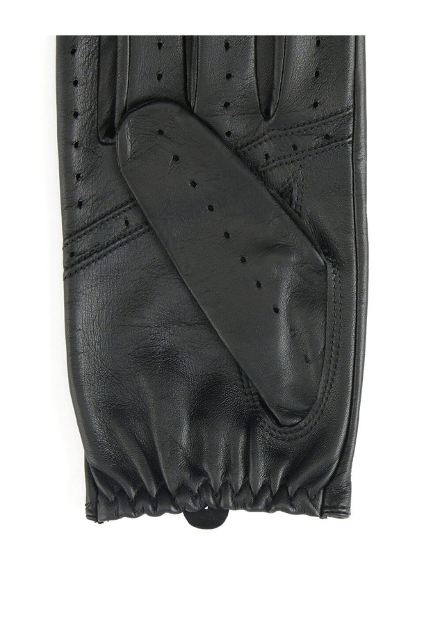 델타 드라이빙 장갑 - 블랙은 부드러운 헤어쉽 가죽과 풀그레인 가죽을 사용하여 제작된 사계절용 드라이빙 장갑입니다. 블랙 컬러의 미니멀하고 시크한 디자인으로, 데이트룩과 여행룩에 모두 잘 어울립니다. 얇은 두께감과 3-4 패널 손가락 구조, 인체공학적 핏, 내부 스티칭으로 뛰어난 그립감과 편안한 착용감을 제공합니다. 너클홀, 벤틸레이션 홀, 스냅 버튼 디테일로 포인트를 더했으며, 자연스러운 가죽 결과 은은한 광택이 고급스러운 느낌을 더합니다. 타이트 핏과 경량 디자인으로 오랫동안 편안하게 착용할 수 있으며, 내구성 있는 구조를 자랑합니다.
