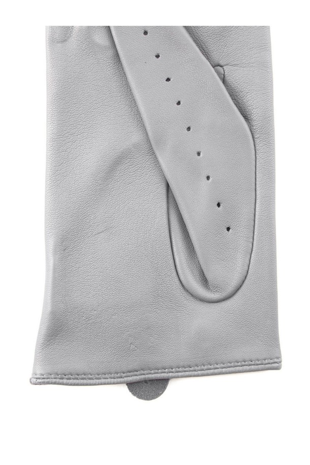 트럭스턴 여성 드라이빙 장갑 - 도브 그레이는 부드러운 헤어쉽 가죽 소재에 은은한 광택이 감도는 여성용 장갑입니다. 클래식한 디자인으로, 손가락 통풍 구멍과 하프 피켓 봉제가 돋보입니다. 얇고 타이트핏으로 제작되었으며, 손목까지 오는 짧은 길이감의 디자인입니다. 가죽 가장자리를 노출하여 고급스러움을 더했으며, 풀그레인 가죽을 사용하여 내구성을 높였습니다. 여름, 겨울철 운전 및 패션 연출에 적합하며, 데이트룩, 쇼핑룩, 겨울 데일리룩 등 다양한 TPO에 클래식, 미니멀, 시크한 스타일을 더할 수 있습니다.
