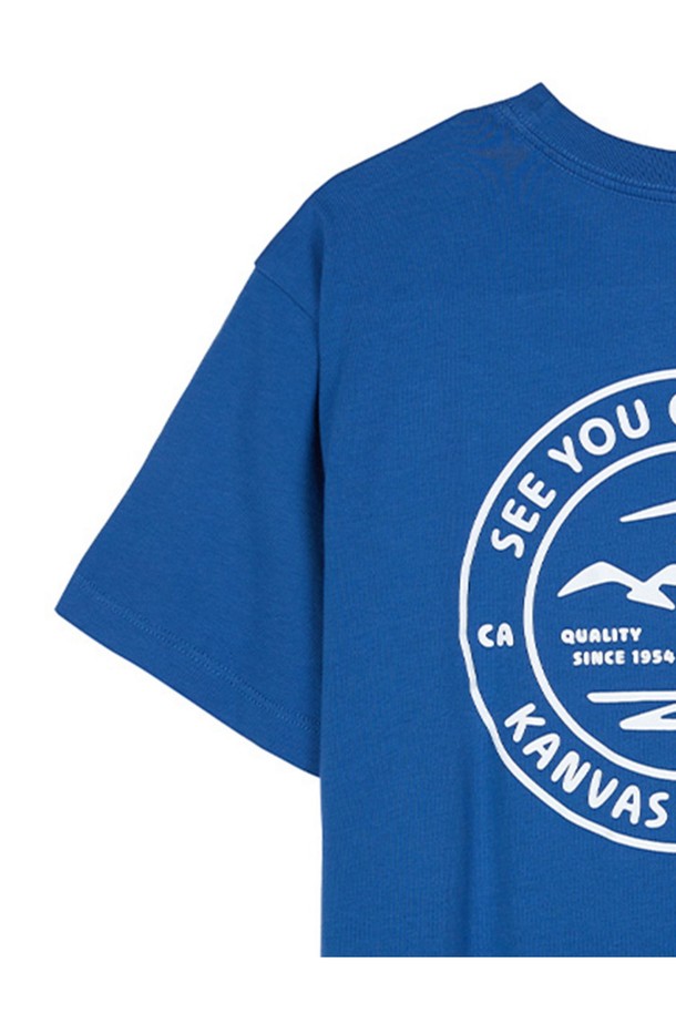 남성용 웨트랜드 반팔 티셔츠는 부드러운 100% 오가닉 코튼 소재로 제작되었으며, 산뜻한 베이 블루 색상이 돋보입니다. 해안 도시 테마의 프린트 로고 그래픽이 캐주얼한 매력을 더하고, 가먼트 다잉 처리로 자연스러운 색감을 연출합니다. 스탠다드 핏의 라운드넥 디자인으로 일상에서 편안하게 착용하기 좋은 반소매 티셔츠입니다.
