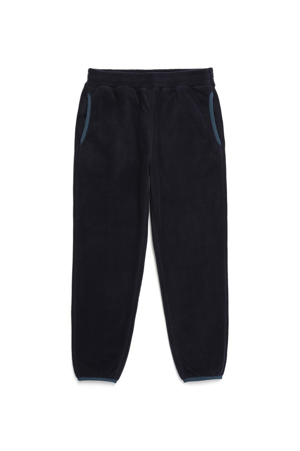 마이크로 플리스 팬츠 Navy는 부드러운 촉감의 플리스 소재로 제작되어 가을과 겨울에 따뜻하게 착용할 수 있는 조거핏 긴 바지입니다. 네이비 컬러의 무지 디자인으로, 캐주얼, 미니멀, 시티보이 스타일을 연출하기 좋습니다. 밴딩 처리되어 편안한 착용감을 제공하며, 리사이클 소재를 사용하여 환경까지 생각했습니다. 집콕룩, 산책룩, 출근룩 등 다양한 TPO에 활용할 수 있는 실용적인 아이템입니다.
