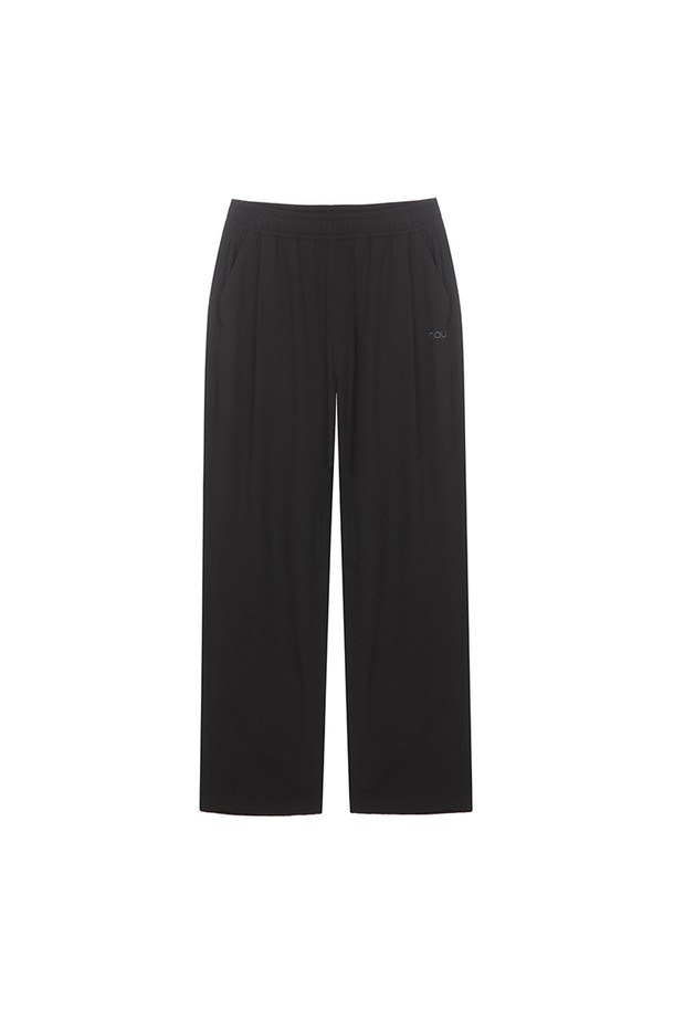 **시어서커 스트링 팬츠 Black**

가볍고 시원한 착용감의 시어서커 스트링 팬츠 Black입니다. 여름철 여행룩, 휴가룩, 바캉스룩에 잘 어울리는 캐주얼 스타일의 긴 바지입니다. 폴리에스터 소재로 제작되어 얇고 통기성이 좋으며, 요철감 있는 시어서커 패턴으로 시원함을 더했습니다. 허리 풀 밴딩과 스트링 내장으로 편안한 착용감을 제공하며, 밑단 스트링으로 조거핏 연출도 가능합니다. 일상 및 여행 시 다양한 스타일로 활용해보세요.
