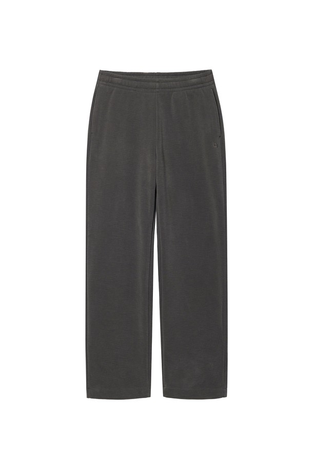 W 텐셀 본딩 팬츠 차콜 브라운은 부드러운 촉감의 텐셀, 폴리에스터, 플리스 소재로 제작되어 가을과 겨울에 따뜻하게 착용할 수 있는 여성용 긴 바지입니다. 두꺼운 두께감과 기모 안감으로 보온성을 높였으며, 샌드워싱 기법을 적용하여 자연스러운 멋을 더했습니다. 차콜 브라운과 라이트 베이지 두 가지 색상으로 출시되었으며, 무지 디자인에 포켓 안감에도 기모를 더해 실용성을 높였습니다. 미니멀, 캐주얼, 클래식 스타일을 즐겨 입는 분들께 겨울 데일리룩, 산책룩, 집콕룩으로 추천합니다.
