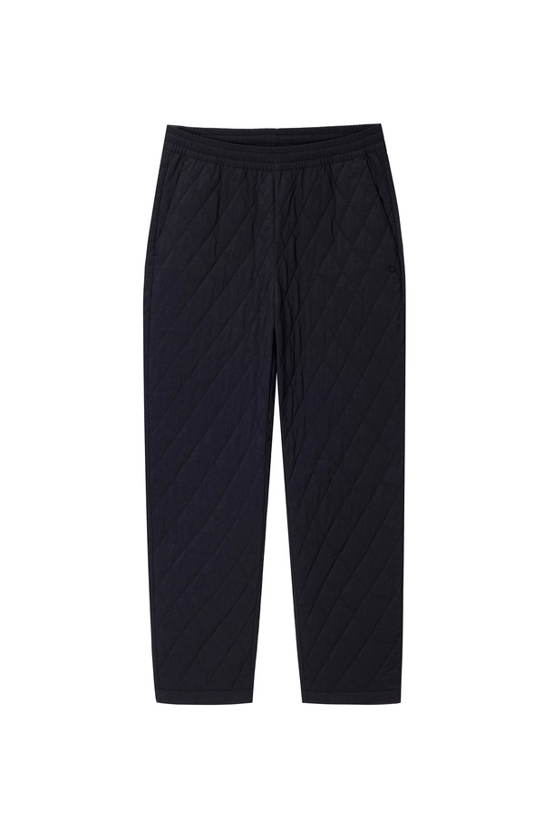 코지 경량 패딩 팬츠2 Black는 가을, 겨울철 아웃도어 활동과 일상에서 활용하기 좋은 패딩 팬츠입니다. 다이아 퀼팅 디자인으로 캐주얼하면서도 코지한 스타일을 연출하며, 경량 소재와 보온성을 갖춰 활동성을 높였습니다. 블랙, 차콜 브라운, 그레이 3가지 컬러로 출시되어 다양한 룩에 매치하기 용이합니다. 두꺼운 두께감으로 추운 날씨에도 따뜻함을 유지해주며, 고프코어, 미니멀 룩에도 잘 어울리는 활용도 높은 아이템입니다. 캠핑룩, 등산룩 등 겨울 데일리룩에 포인트를 더해보세요.
