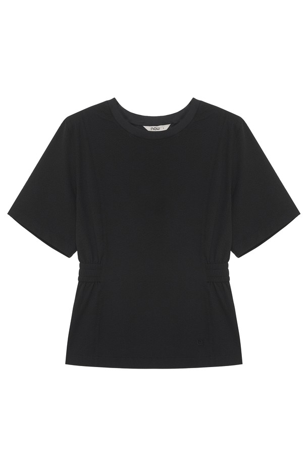 W 시어서커 반팔 티셔츠 Black은 시원한 여름을 위한 필수 아이템입니다. 부드러운 폴리에스터 소재의 시어서커 원단으로 제작되어 통기성이 뛰어나고, 가볍게 착용할 수 있습니다. 라운드넥 디자인에 레귤러 핏으로 제작되어 베이직하면서도 캐주얼한 스타일을 연출합니다. 립 조직 넥라인과 밑단 허리 옆선 밴딩 처리로 활동성을 더했으며, 여름 바캉스룩 또는 휴가룩으로 활용하기 좋습니다. 블랙, 다크그레이, 그레이시 핑크, 레몬 등 4가지 다채로운 컬러로 만나보세요.
