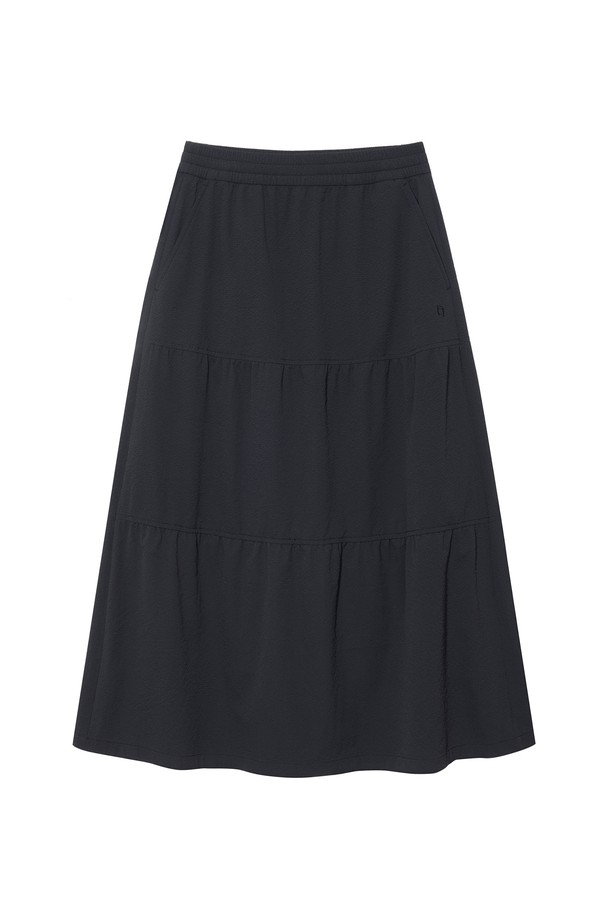 W 시어서커 셔링 스커트 Black는 여름철 캐주얼 스타일을 위한 여성용 스커트입니다. 가볍고 통기성이 좋은 폴리에스테르 소재의 시어서커 원단으로 제작되어, 얇고 시원한 착용감을 선사합니다. 허리 밴드와 스트링으로 사이즈 조절이 가능하며, 셔링 디테일과 루즈핏으로 편안하면서도 여성스러운 실루엣을 연출합니다. 휴가룩, 여행룩, 미니멀, 리조트 스타일을 즐기는 분들께 추천하며, 블랙, 다크 그레이, 그레이시 핑크 세 가지 색상으로 만나볼 수 있습니다.
