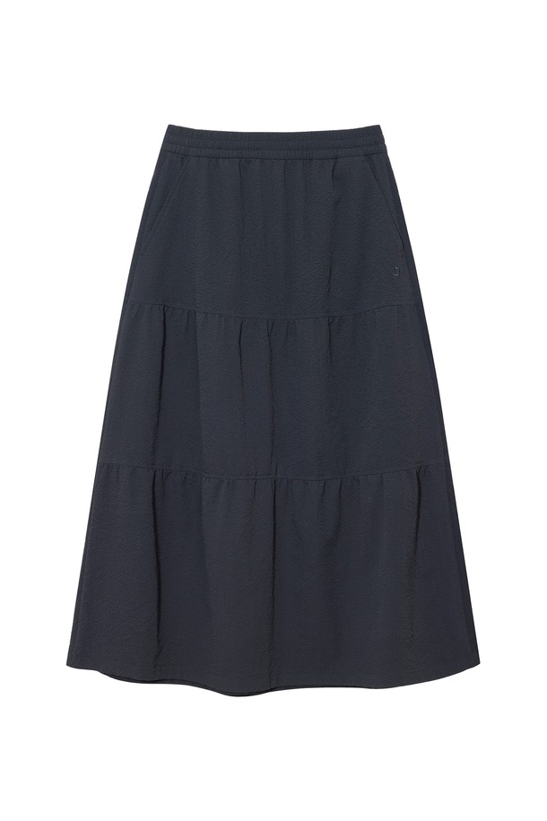 W 시어서커 셔링 스커트 Dark Gray는 시원한 여름을 위한 여성용 스커트입니다. 다크 그레이 컬러의 A라인 핏으로, 캐주얼하고 미니멀한 스타일을 연출합니다. 얇고 통기성이 뛰어난 폴리에스테르 소재의 시어서커 원단으로 제작되어, 요철감 있는 촉감과 경량성을 제공합니다. 허리 밴드와 스트링으로 사이즈 조절이 가능하며, 셔링 디테일이 여성스러운 분위기를 더합니다. 여름 바캉스룩, 산책룩, 또는 리조트룩으로 활용하기 좋습니다.
