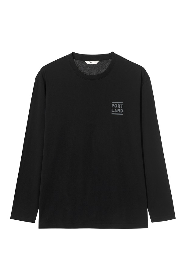 포틀랜드 롱슬리브 티셔츠 Black는 남녀공용으로 착용 가능한 베이직하고 캐주얼한 스타일의 긴소매 티셔츠입니다. 면과 폴리에스터 혼방 소재로 제작되어 부드러운 촉감과 형태 안정성을 제공하며, 가볍게 착용할 수 있습니다. 라운드넥 디자인에 세미루즈핏으로 편안한 착용감을 선사하며, 블랙 컬러 바탕에 로고 또는 그래픽 패턴이 포인트로 들어가 있습니다. 일상복으로 활용하기 좋으며, 비시즌에 레이어드하여 스타일리시하게 연출할 수 있습니다. 리사이클 소재를 사용하여 환경까지 생각한 제품입니다.

